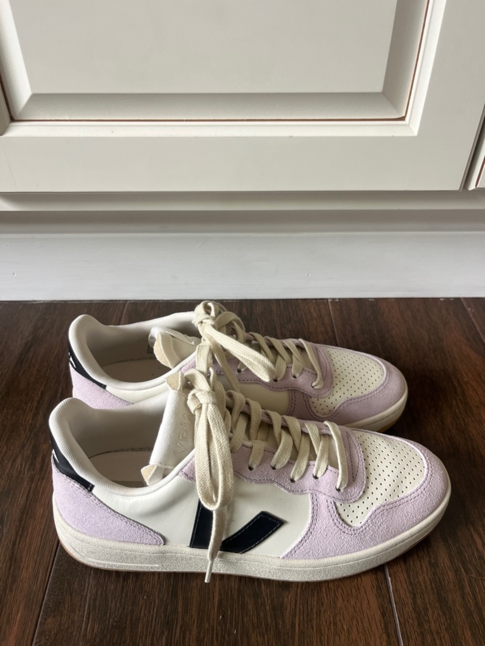 Like New VEJAS V-10 Prime Sneakers - Picture 6 of 10